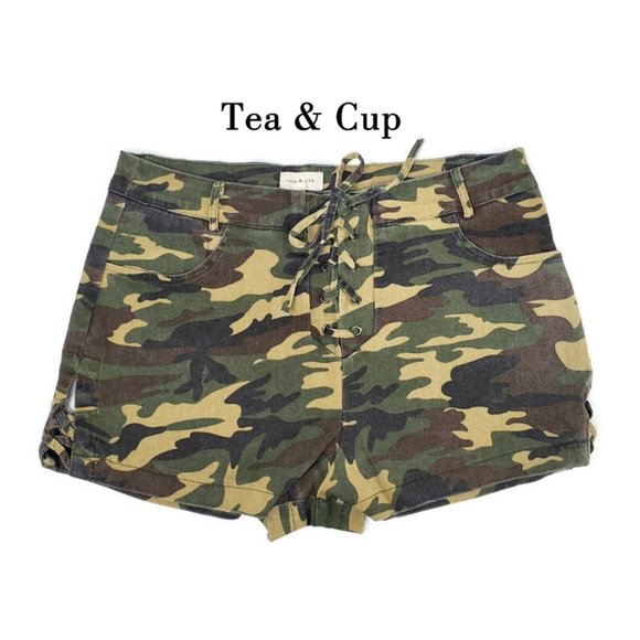 Tea & Cup lace up camo shorts. * Size ~ Sm * - Picture 4 of 4